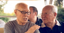 中式青春励志电影《逆风而行》正式公布演员全阵容，由井柏然、庄达菲领衔主演，耿乐特邀出演，倪虹洁、姜大卫特别出演，计划暑期上映。
